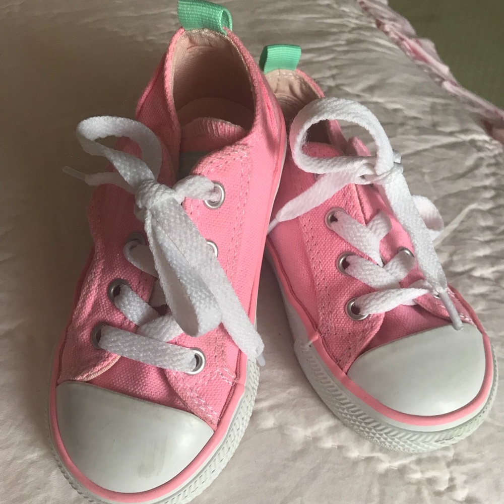 Toddler girls size 7 pink Converse